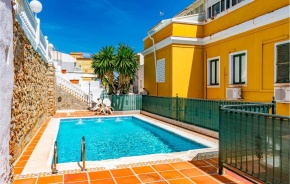 Stunning apartment in Montemar La Carihuela with 3 Bedrooms, WiFi and Swimming pool